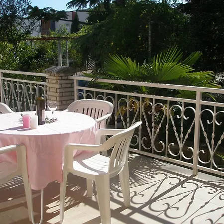 Rojnic Apartment *